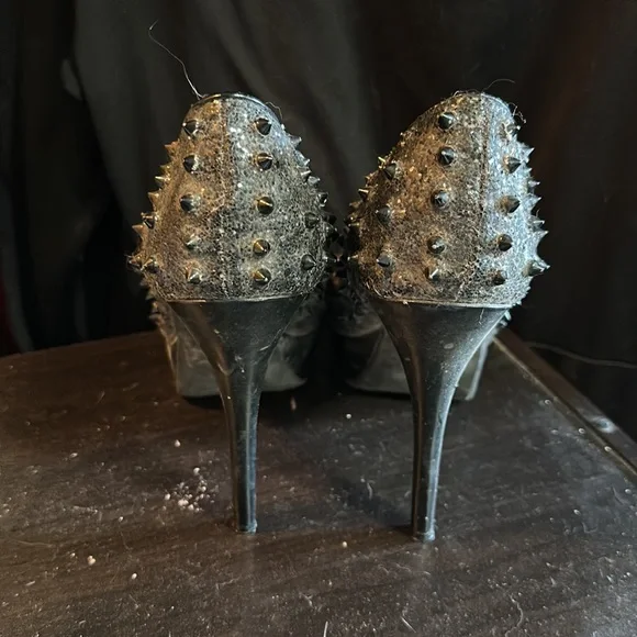 Closet clean out!! - Picture 5 of 8